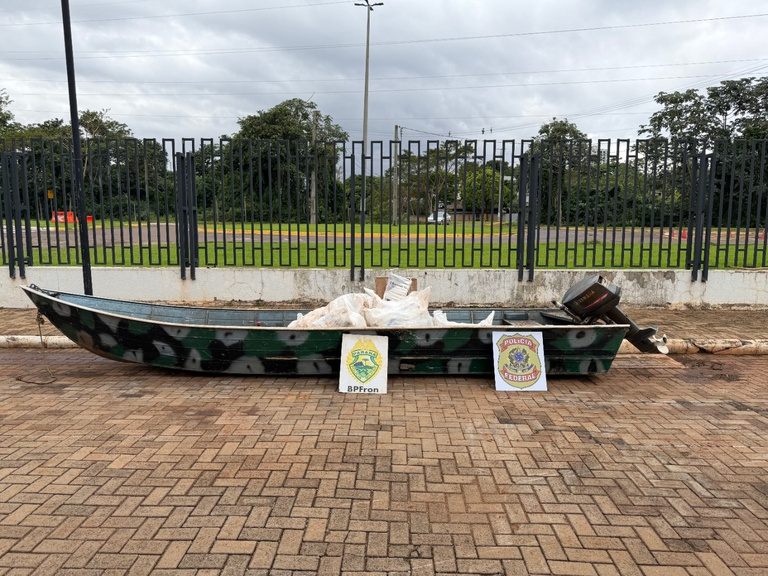 Piloto abandona barco com 337,5 kg de defensivos agrícolas e foge para mata no Paraná