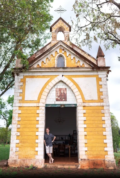 Nando Reis tem fazenda histórica com agrofloresta, abelhas e casarão