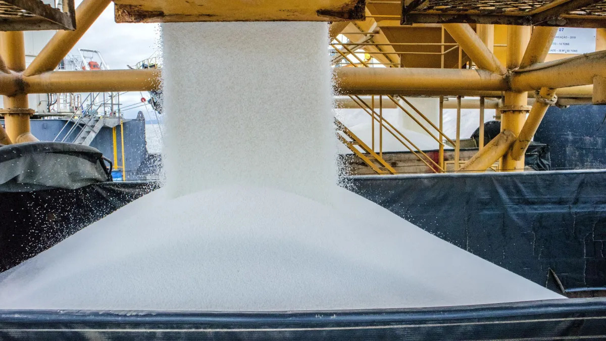 Brasil mira 3,8 milhões de toneladas de fertilizantes e tenta fechar uma das maiores brechas da próxima safra