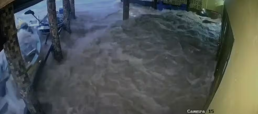 Tsunami meteorológico atinge litoral de SC e temporais castigam cidades e lavouras