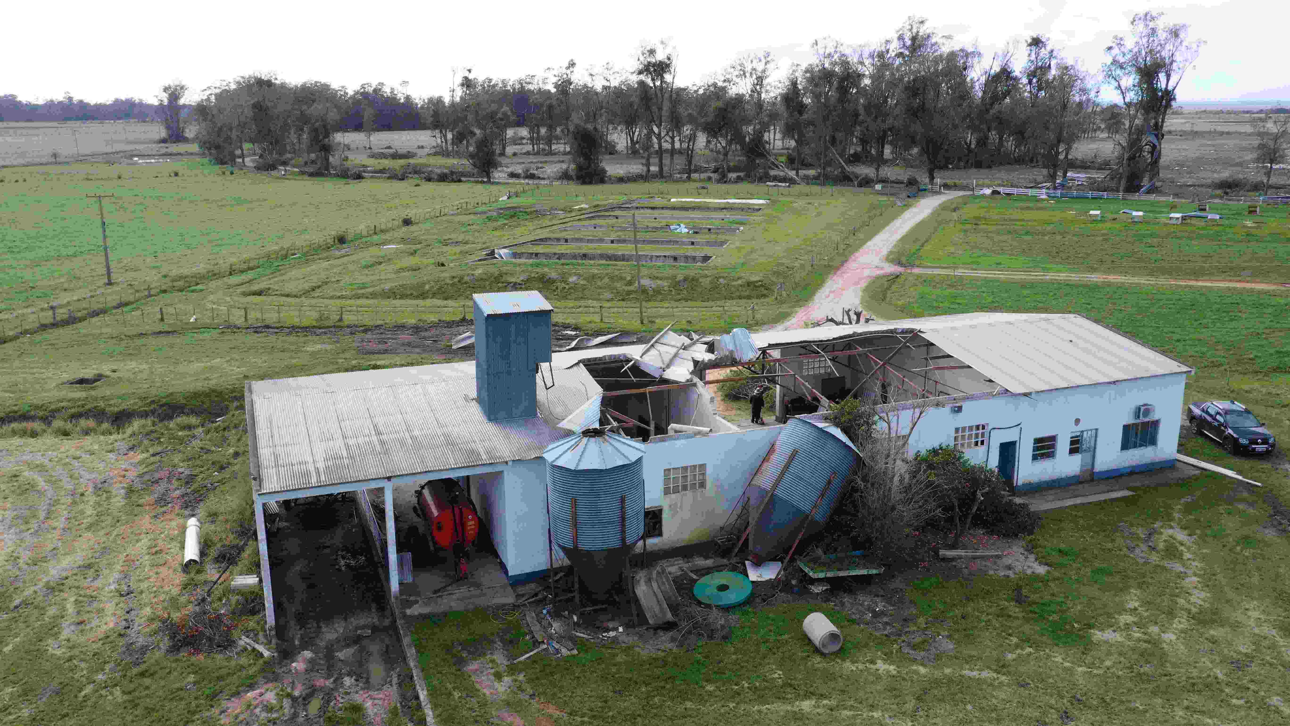 Ciclone destrói estruturas da Embrapa, arrasta cobertura por 150 metros e deixa prejuízo milionário