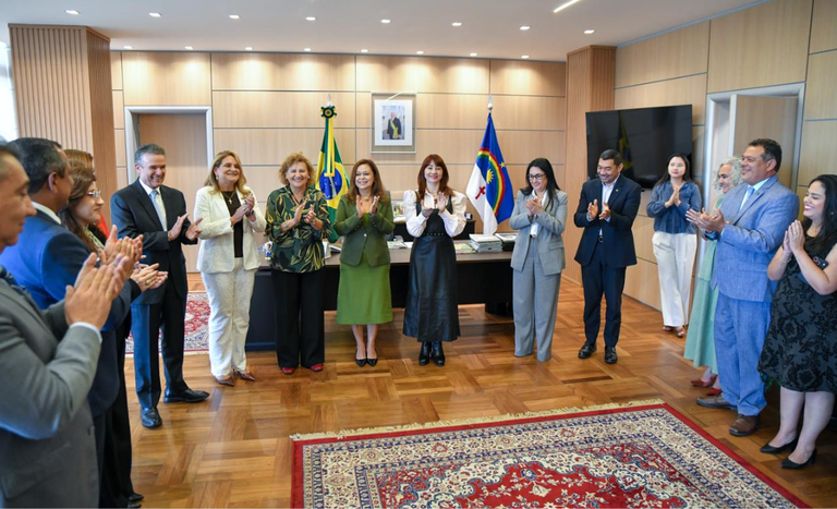 Ministro André de Paula homenageia mulheres do Mapa e da Embrapa reconhecidas pela Forbes entre as 100 mais poderosas do agro