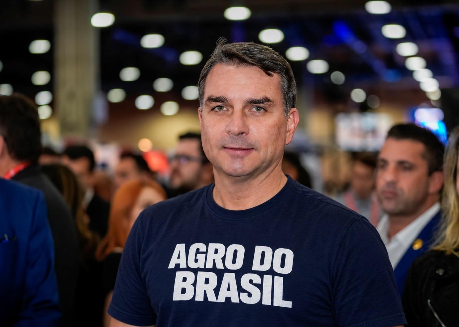 Exclusivo: Flávio Bolsonaro promete crédito mais barato e medidas para dívidas do agro com apoio da FPA