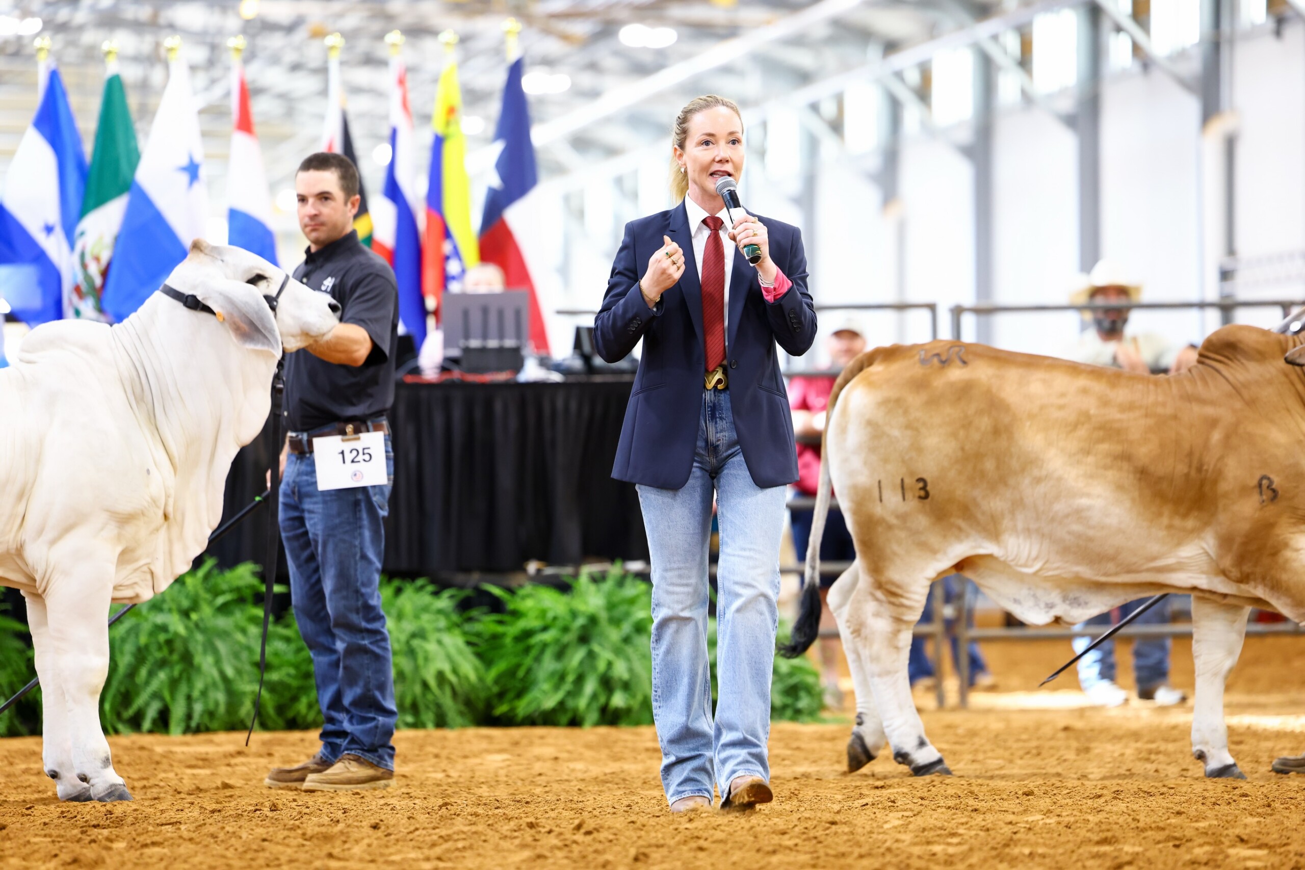 Lucyana Queiroz - da Q2 Assessoria Pecuaria - American Cattle World Expo
