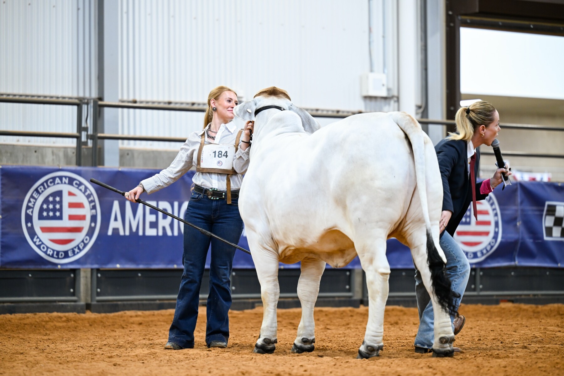 Lucyana Queiroz - da Q2 Assessoria Pecuaria - American Cattle World Expo