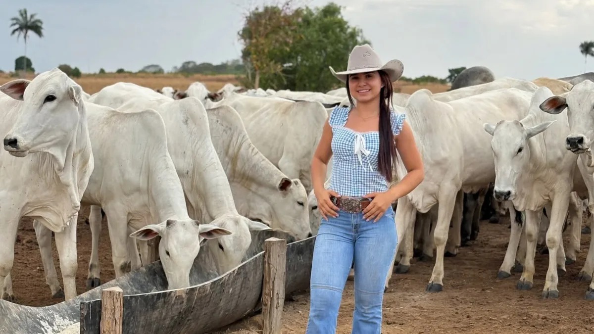 Aos 24 anos, pecuarista ajuda a cuidar de mil cabeças de gado, cria filha e conquista as redes