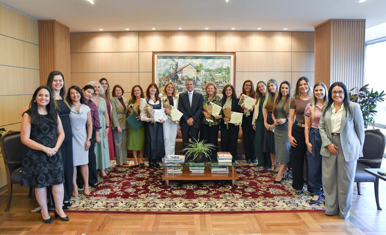 Ministro André de Paula homenageia mulheres do Mapa e da Embrapa reconhecidas pela Forbes entre as 100 mais poderosas do agro