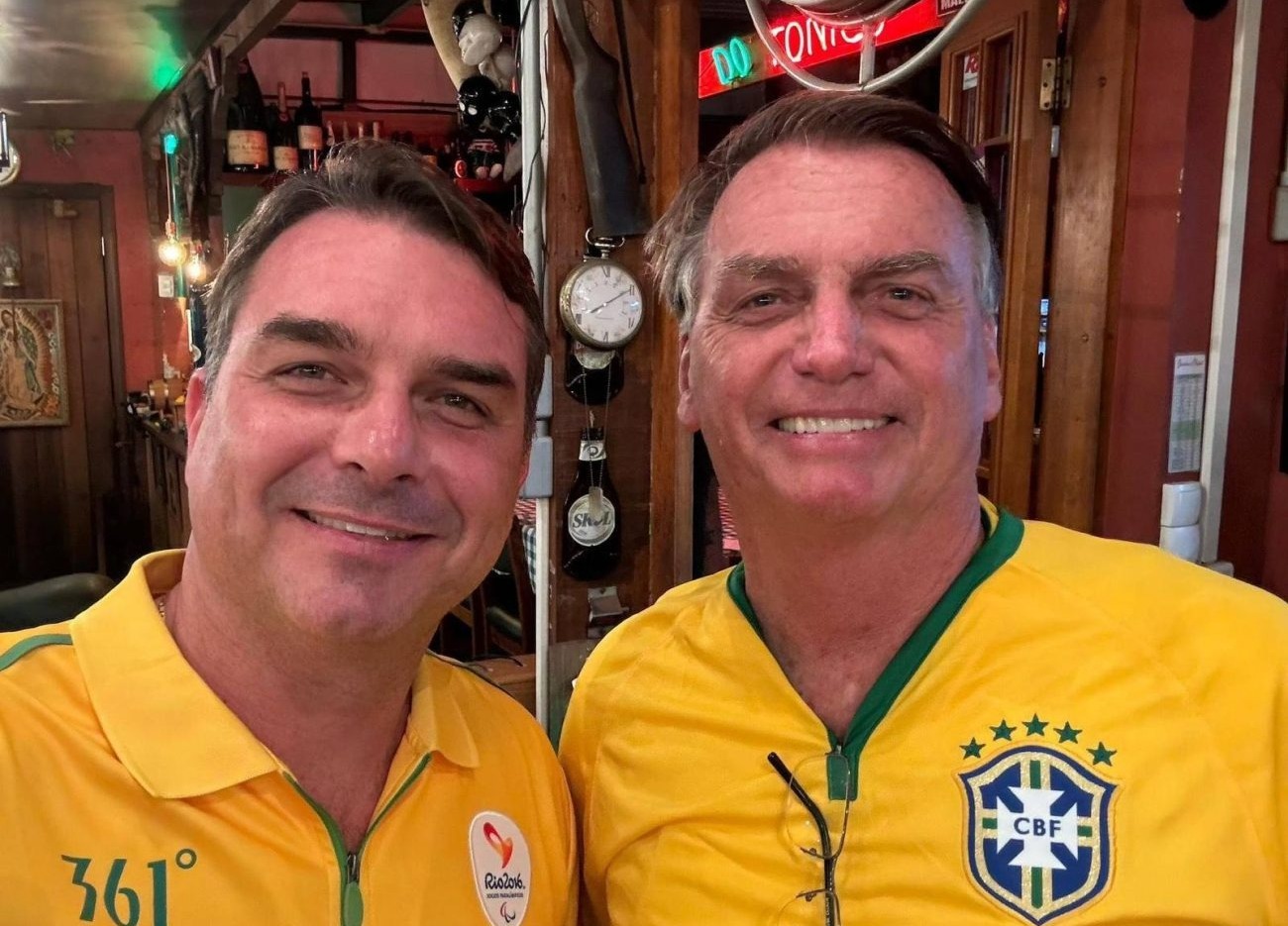 Flávio Bolsonaro comemora autorização de Moraes e deve visitar o pai nesta terça
