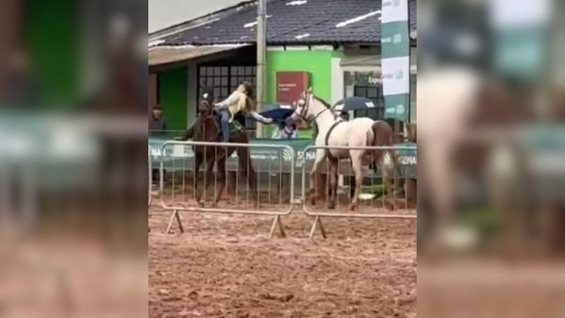 Menina de 12 anos surpreende ao controlar cavalo desgovernado durante a Expointer; vídeo