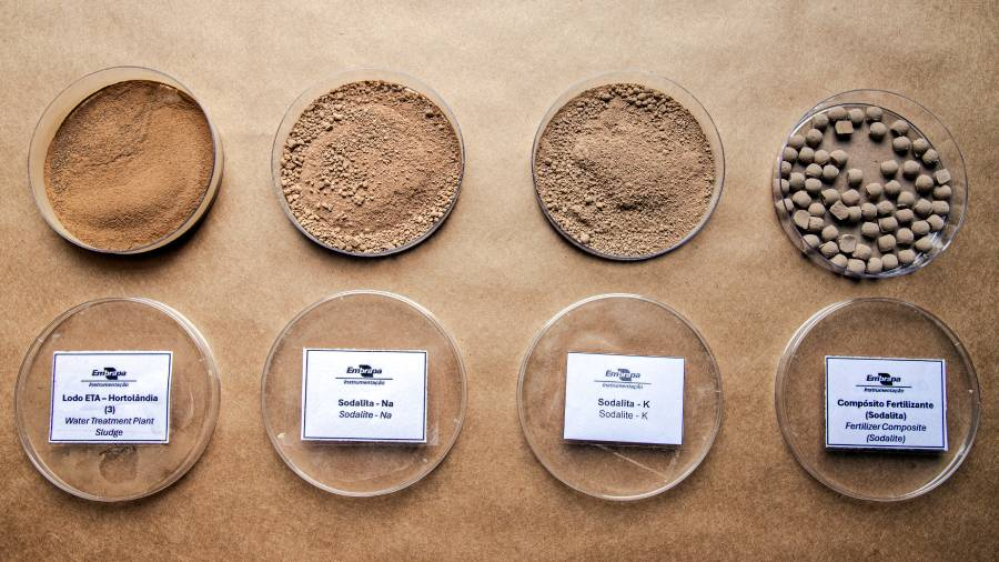 Lodo do tratamento de água vira fertilizante e triplica desempenho de gramíneas em testes
