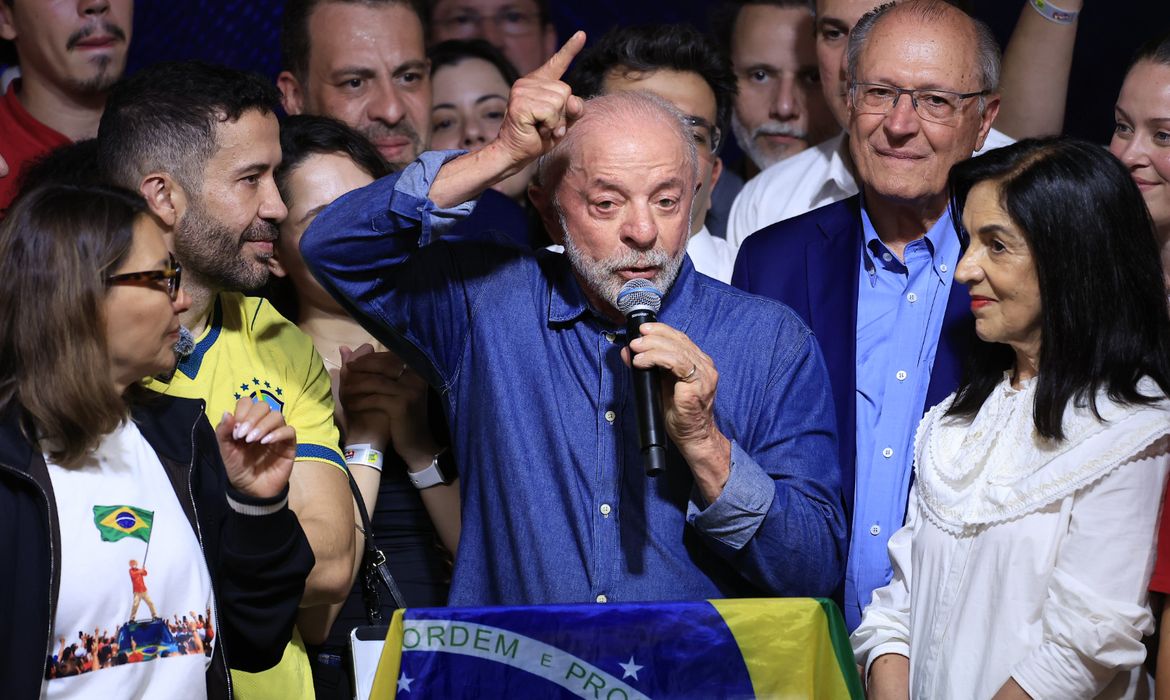 “Vamos mudar o jeito de governar este país”, diz Lula reeleito para o cargo de presidente